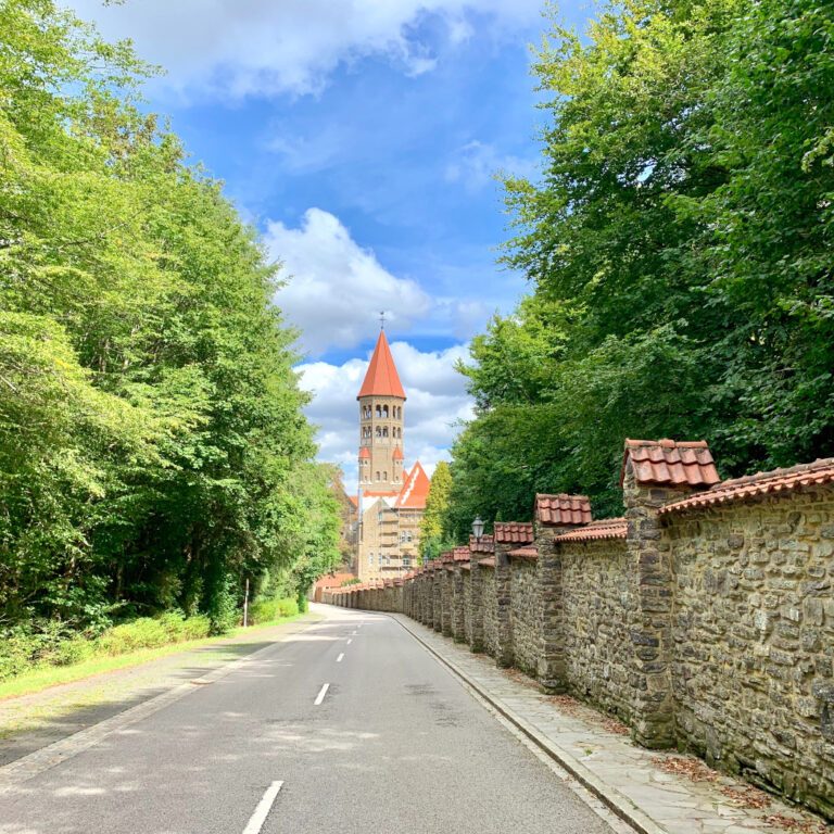 Roadtrip Luxembourg, Reiseführer für Selbstentdecker. Mache deine Luxemburg Reise zum Abenteuer. Eine Reise durch das letzte Großherzogtum