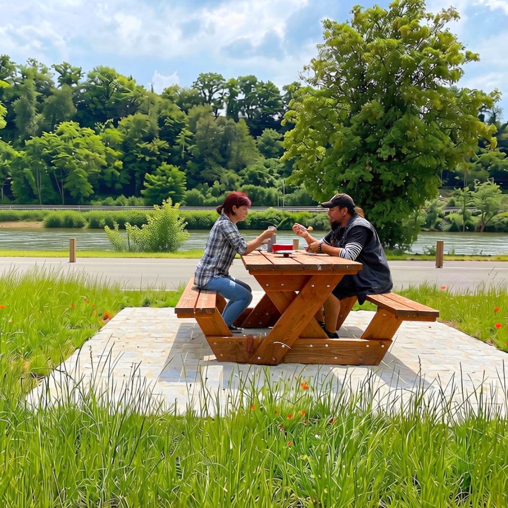 Picknick an der Mosel während einer Panoramatour durch Luxemburg